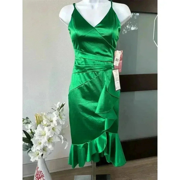 Emerald Sundae Juniors' XS Green Strappy Ruffled Short Dress - Picture 6 of 9